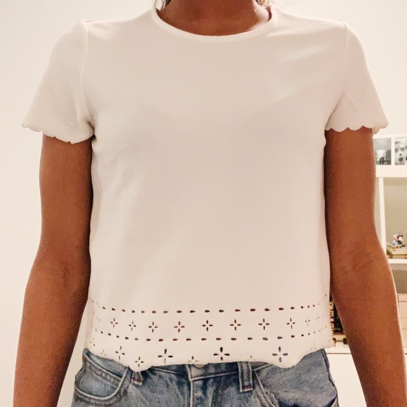 H&M Tops - CROPPED CREAM TOP